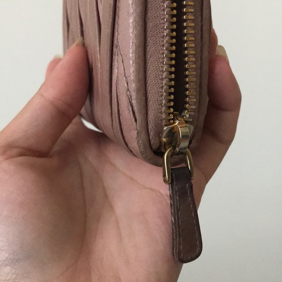 Miu Miu Matelasse Wallet complete w/ original box - Picture 5 of 6